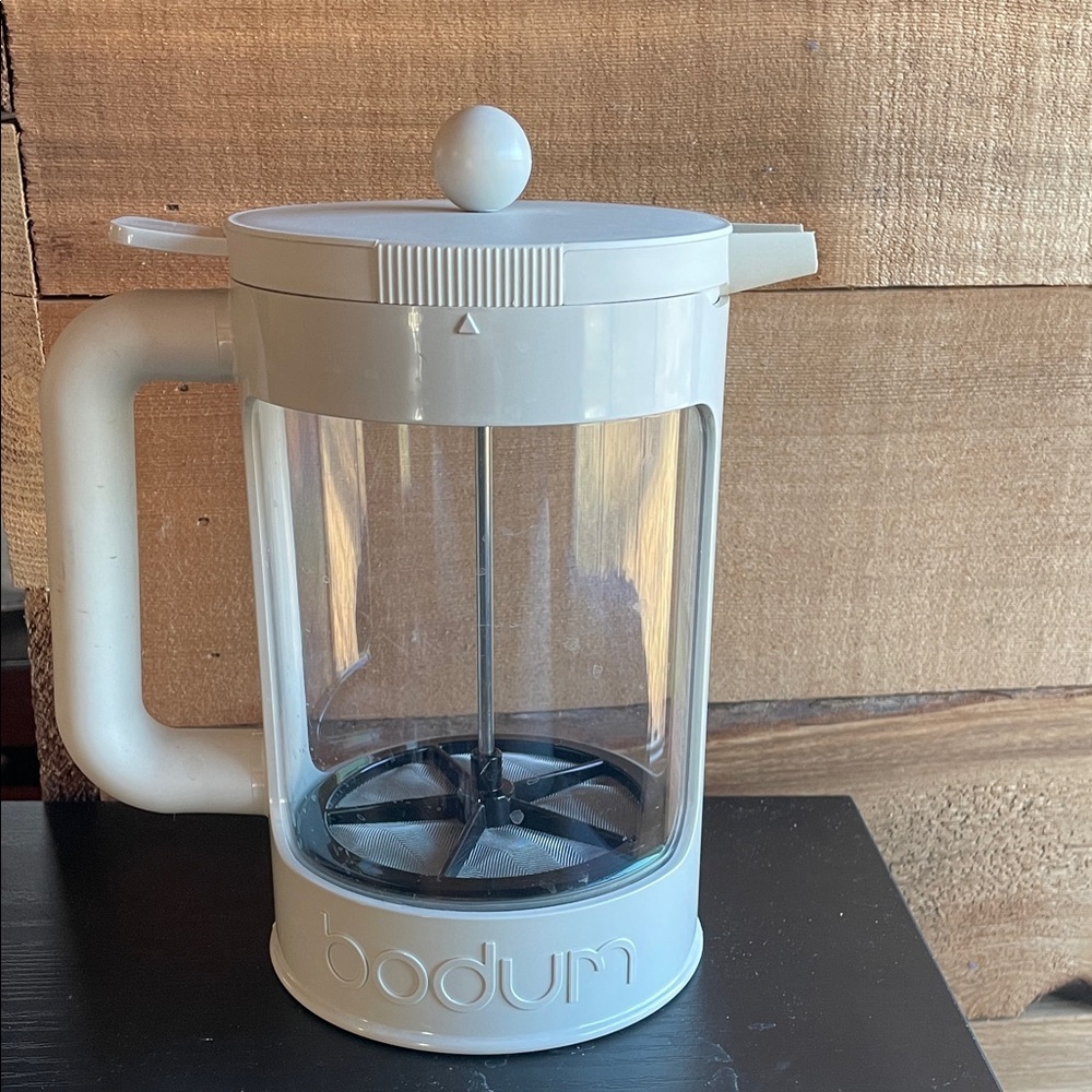 Bodum Bean Cold Brew Coffee Maker Set, 1.5 L/51 oz, White - Picture 4 of 4